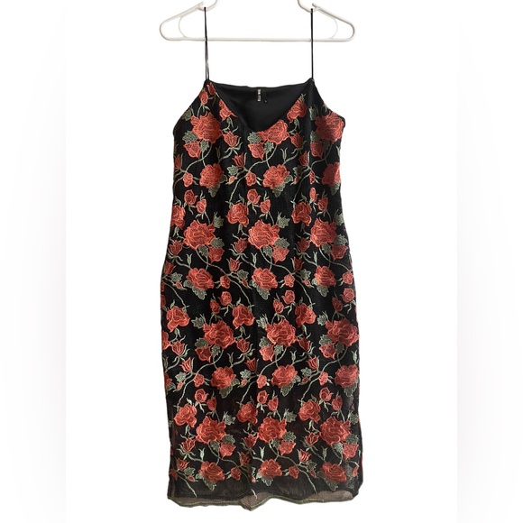 ELLIE WHITE ROSE DRESS size large - Picture 4 of 11